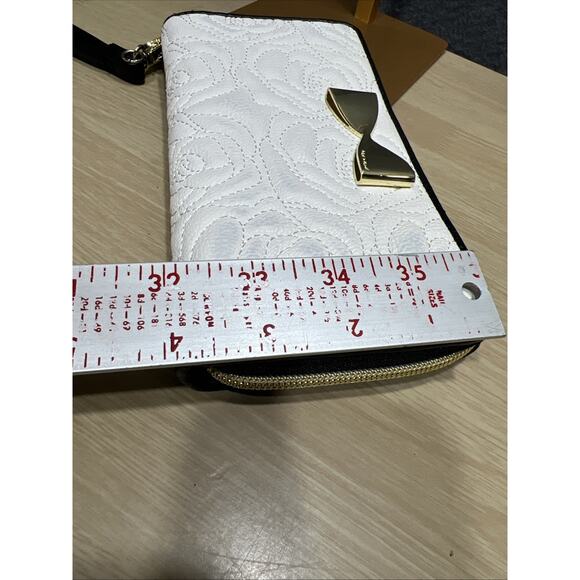 Besty Johnson XoXo Gold Bow Wallet Black & White - Picture 12 of 13